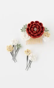 C7110100472010　髪飾り／丸菊つまみ／紅