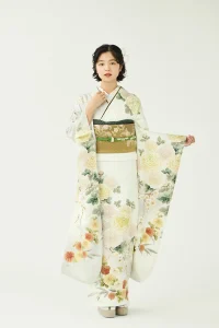 C1170100124011　振袖／六花の菊／月白
