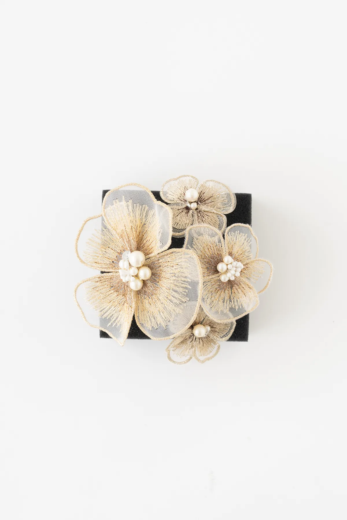 No：C7110100479010 髪飾り／金刺繍とパールの髪飾り