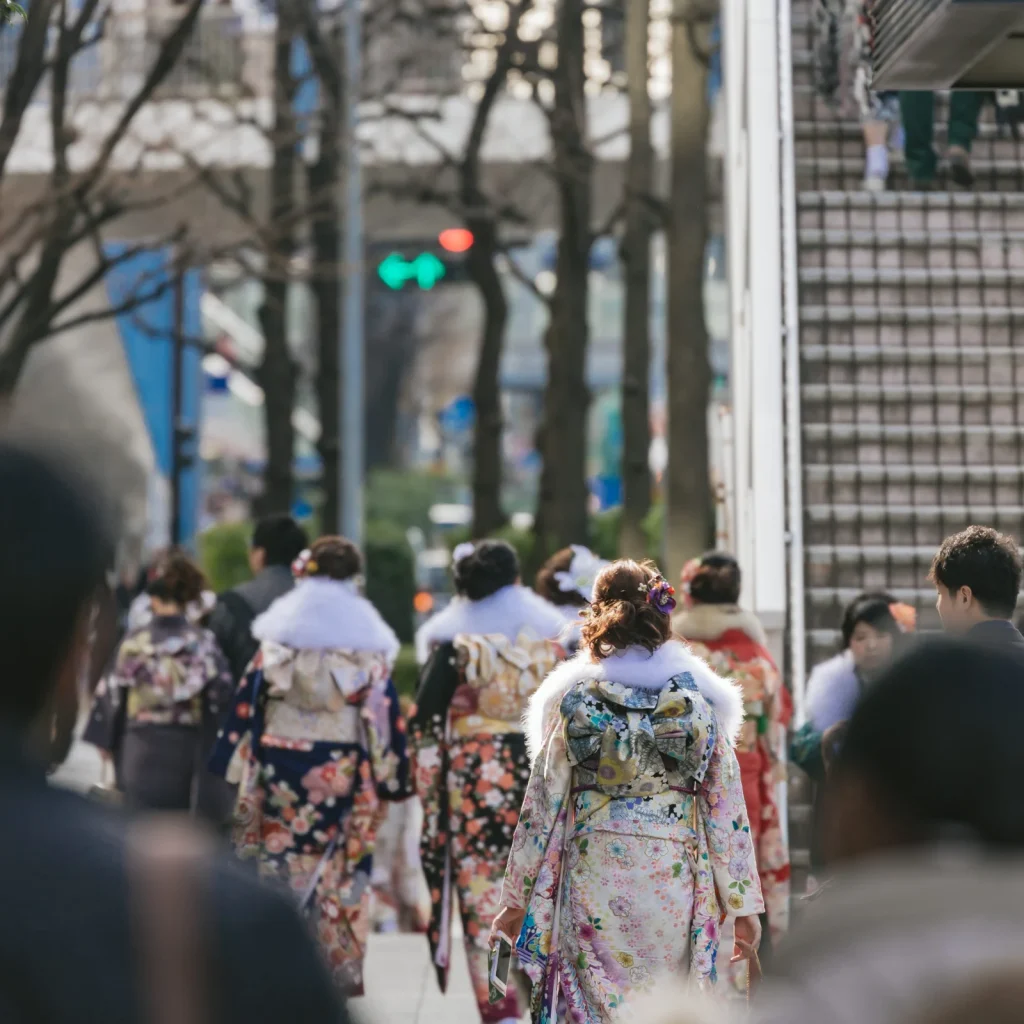 成人式では何をする?式典内容や参加するメリットも解説