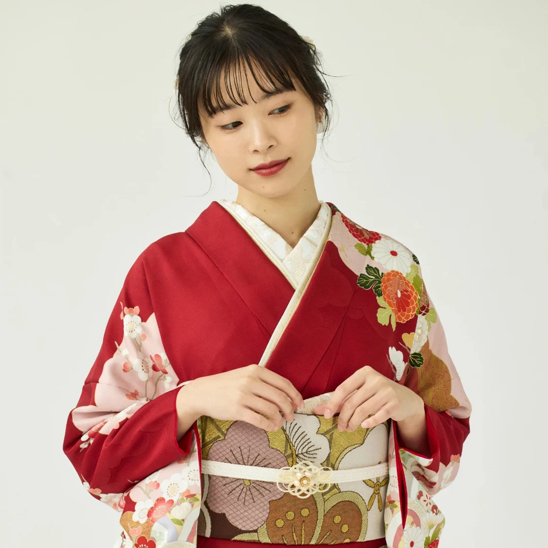 成人式セルフメイクのコツは？振袖の色やイメージに合った方法を紹介