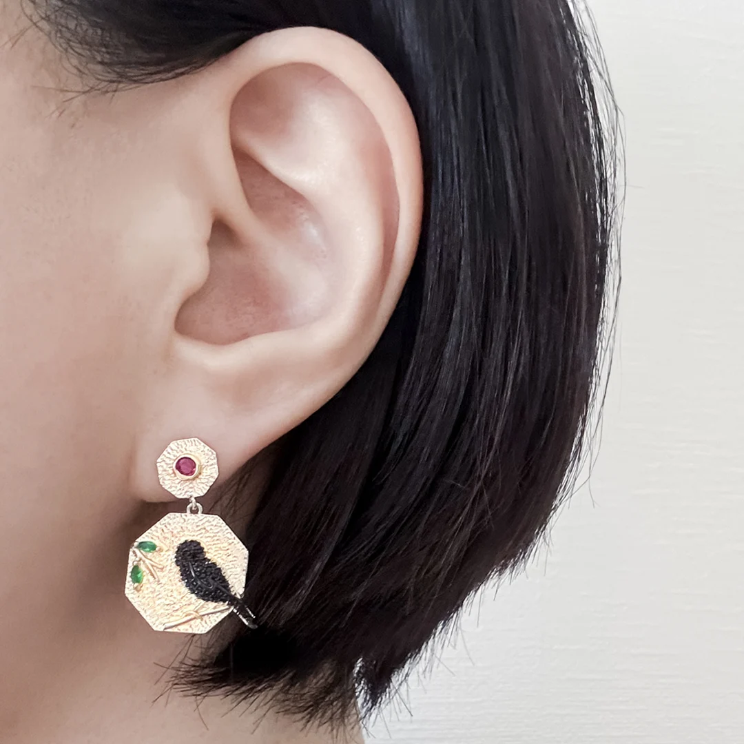 成人式の振袖にピアスは合わせてOK？マナーやデザインの選び方を解説