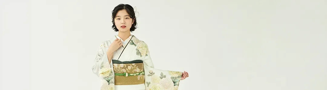 白色の振袖に似合う髪型・メイク・小物のポイント