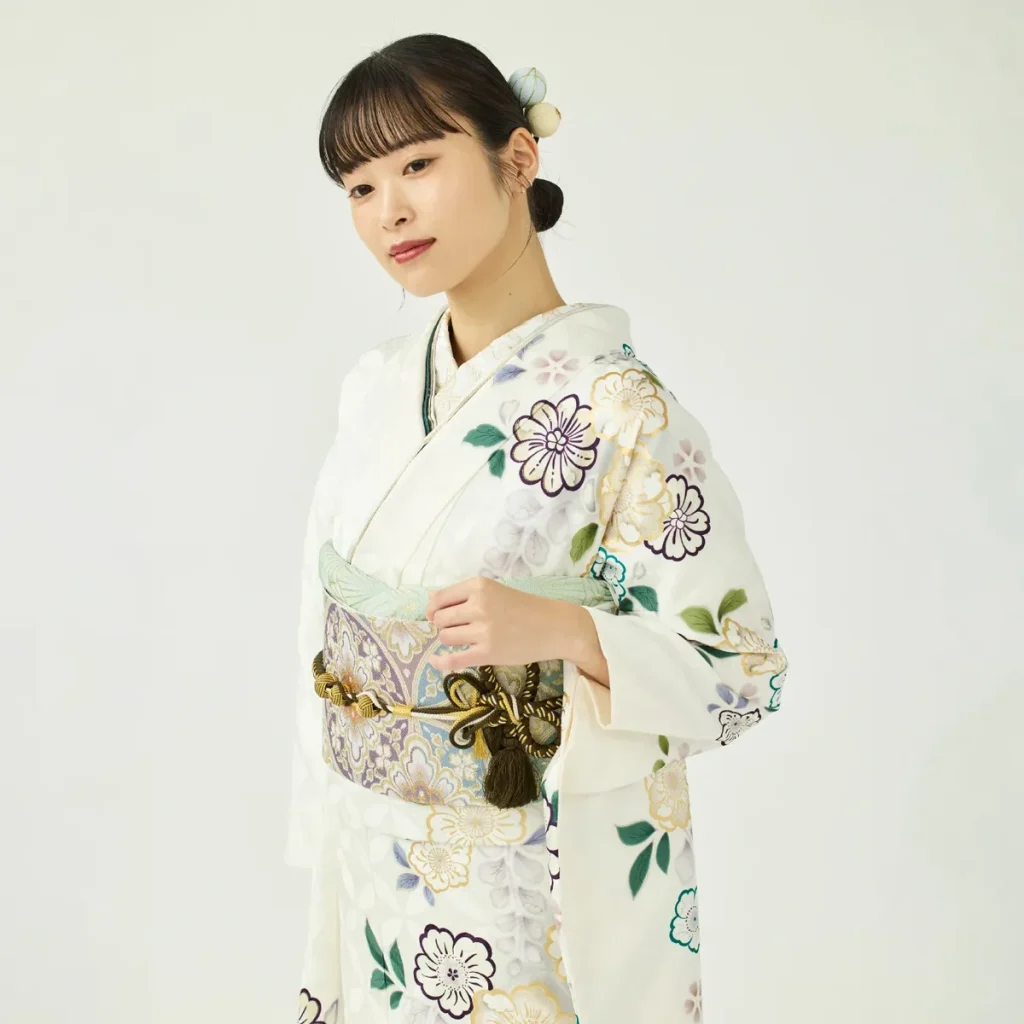 白色の振袖が似合う人の特徴は？成人式で人気の理由や着こなし方を解説