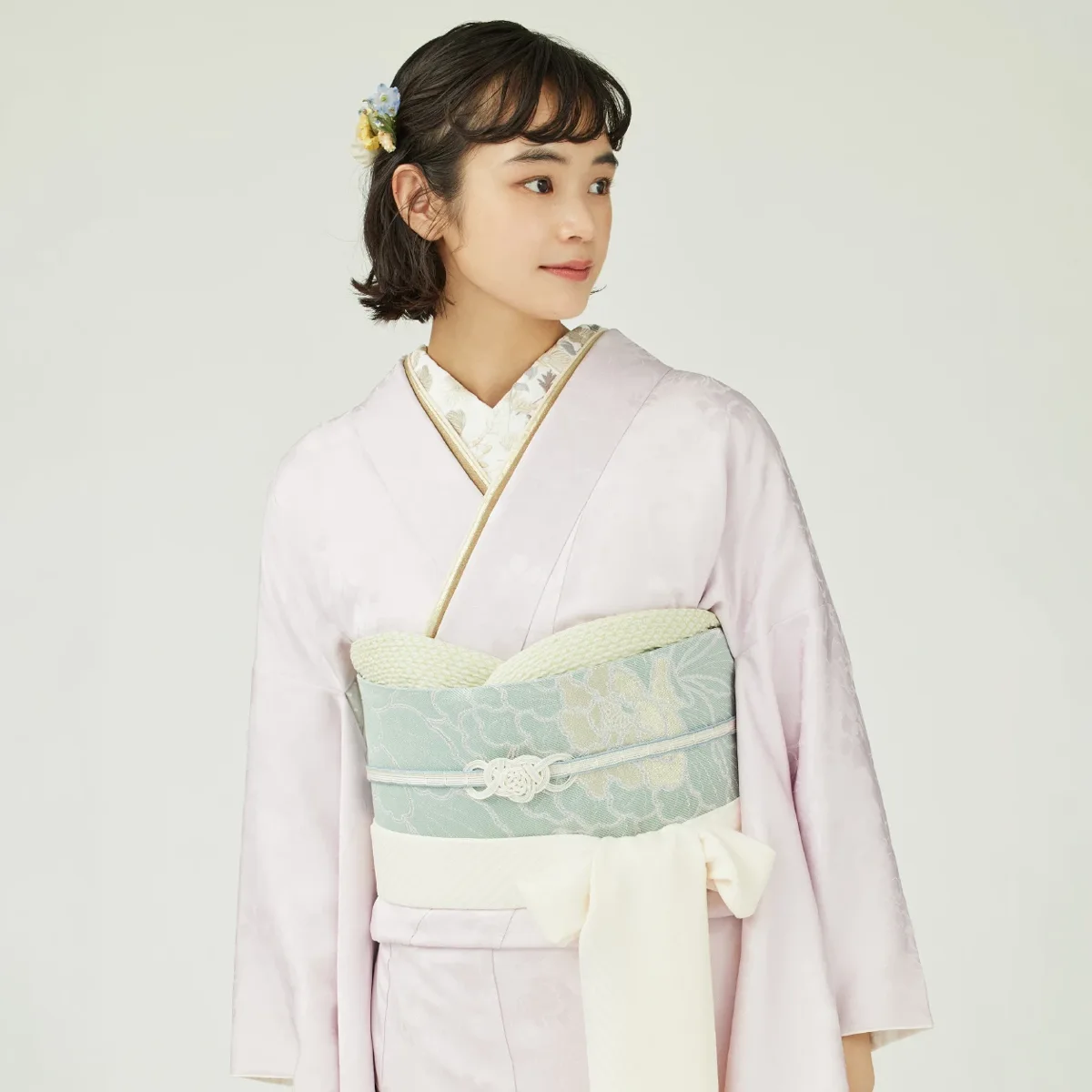 ピンク色の振袖が似合う人の特徴5つ｜似合う髪型・メイク・小物を解説