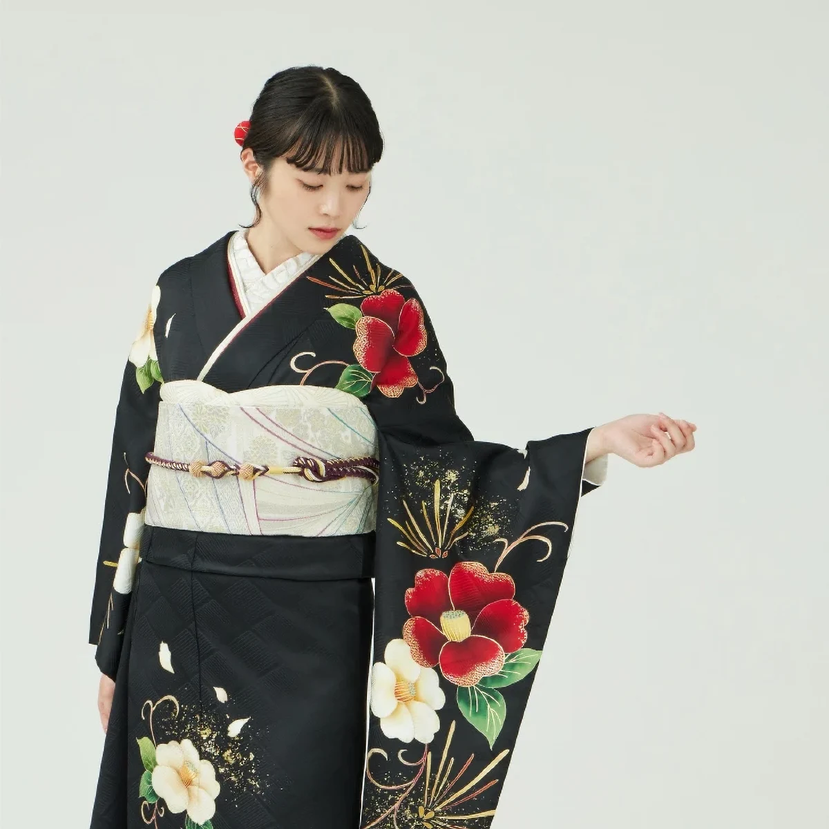 黒い振袖が似合う人とは？特徴やおしゃれな着こなしポイントを解説！